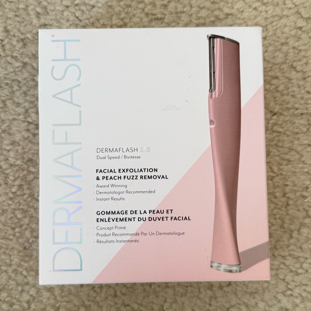 NWT Dermaflash 2.0 Facial Exfoliation Device + the essentials